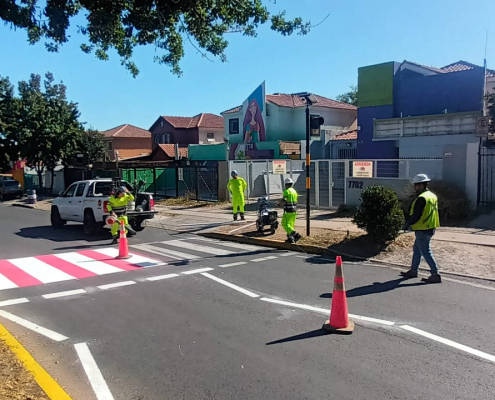 Galería: Tránsito y Transporte Público - Paso peatonal blanco y rojo